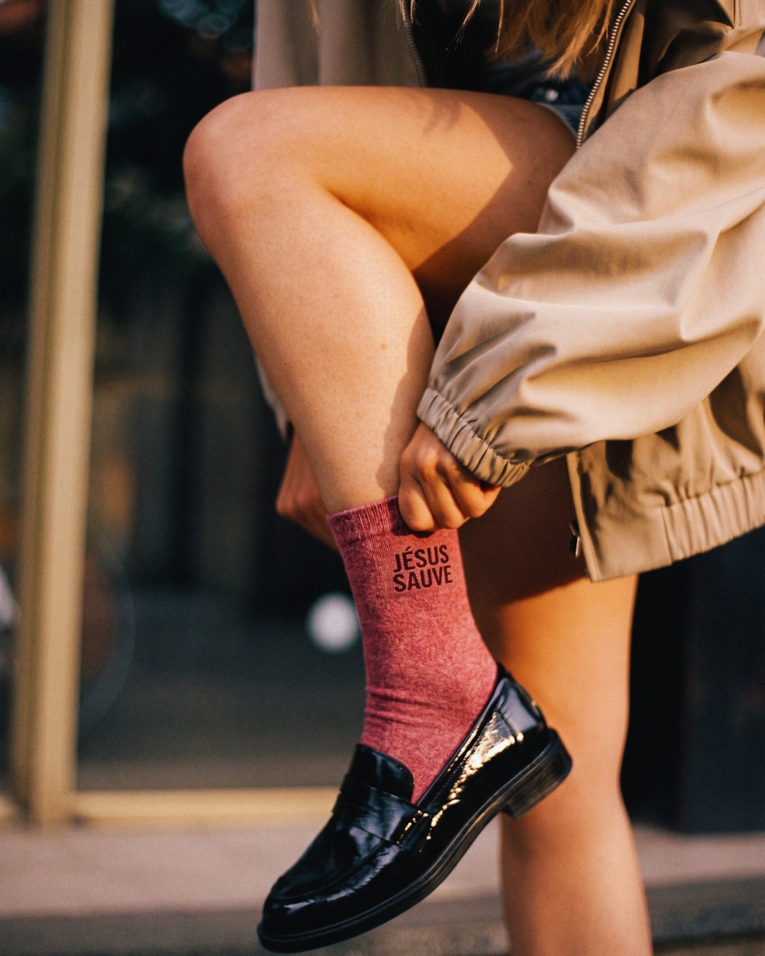 LES CHAUSSETTES À PAILLETTES JÉSUS SAUVE