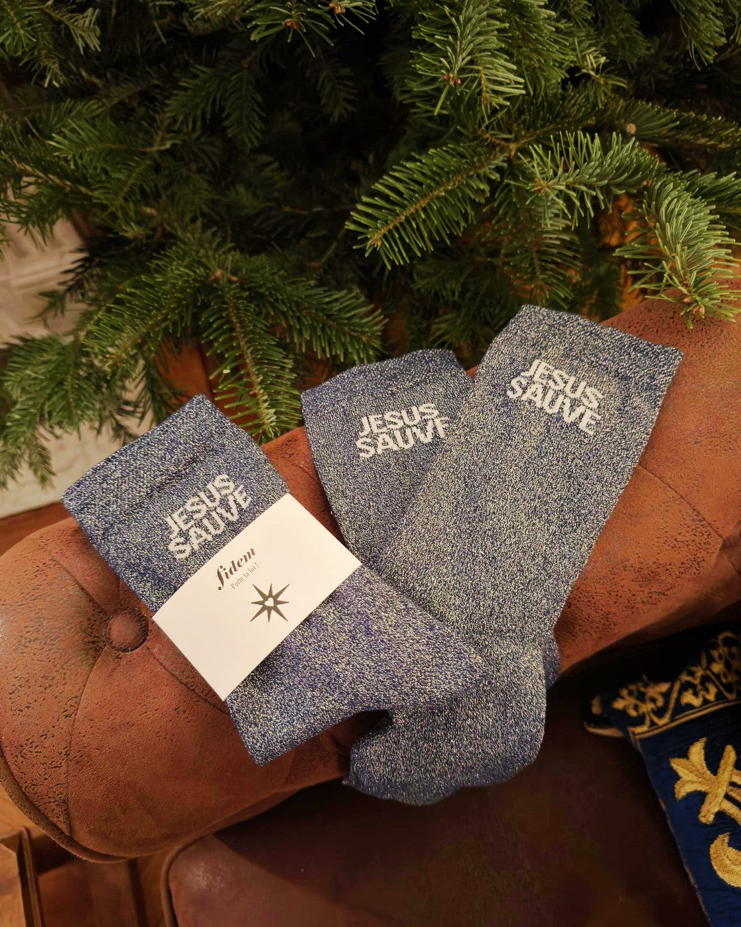 Les chaussettes à paillettes Jésus Sauve